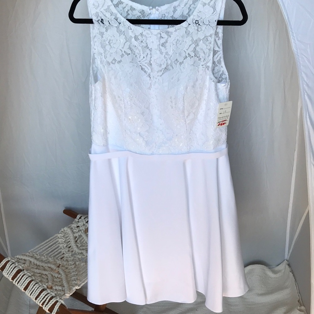Sleeveless wedding dress lace and crepe